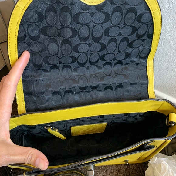 🌼Coach mini Brooklyn crossbody🌼 - Picture 4 of 6